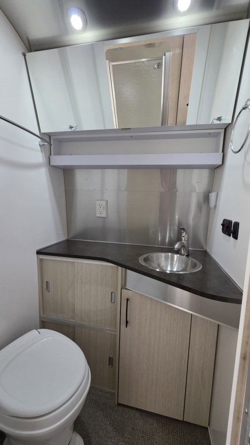 2011 Thor Airstream SERENITY 25FB 13