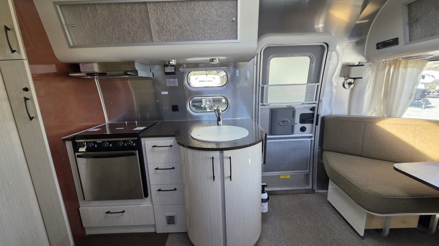 2011 Thor Airstream SERENITY 25FB 7