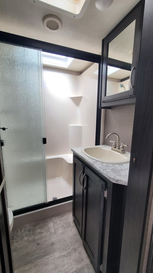 2018 KZ RV Durango 2500 325RLT 11