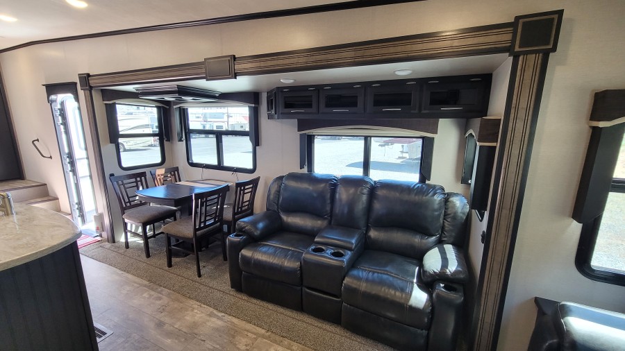 2018 KZ RV Durango 2500 325RLT 9
