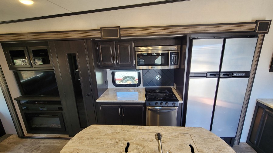 2018 KZ RV Durango 2500 325RLT 6