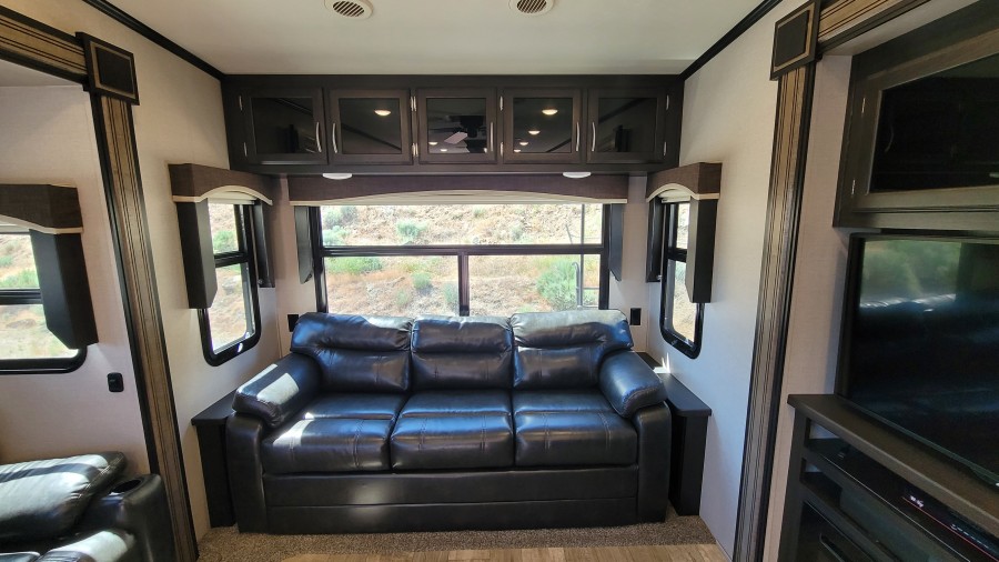 2018 KZ RV Durango 2500 325RLT 8