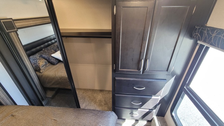 2018 KZ RV Durango 2500 325RLT 15