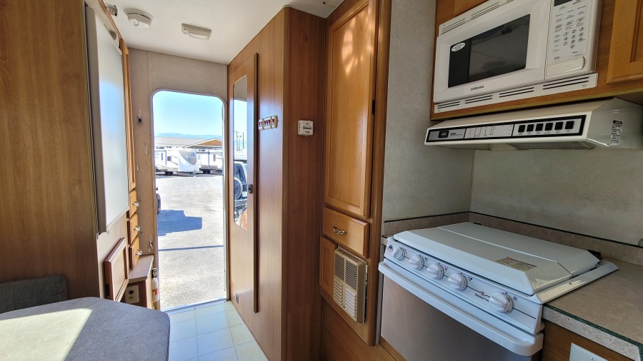 2005 Lance CAMPER 920 8