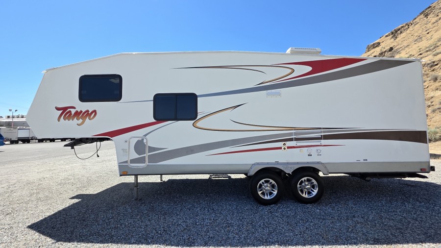 2008 Pacific Coachworks TANGO 2590BH 1