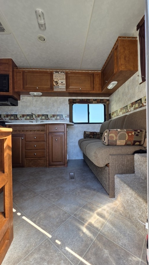 2008 Pacific Coachworks TANGO 2590BH 4