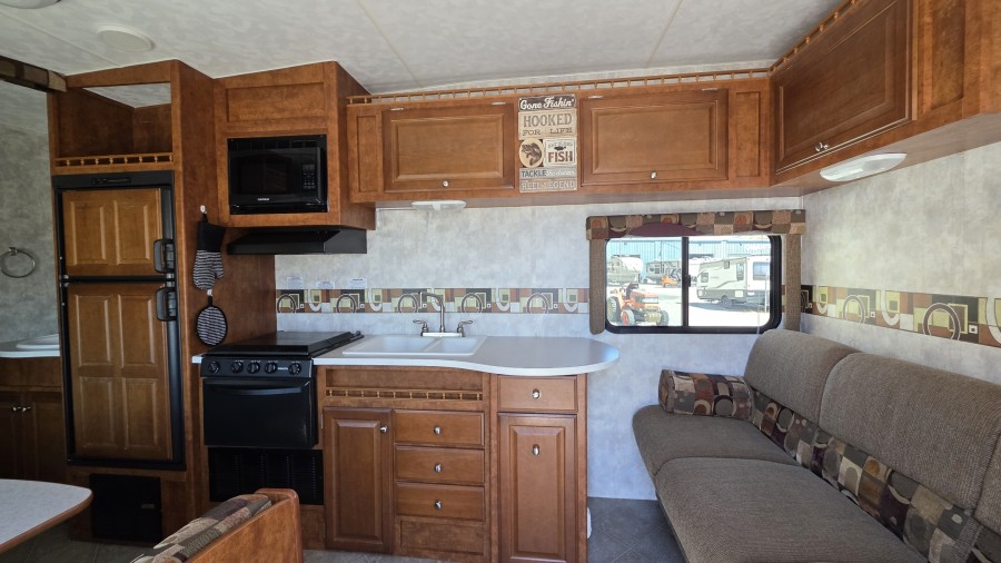 2008 Pacific Coachworks TANGO 2590BH 5