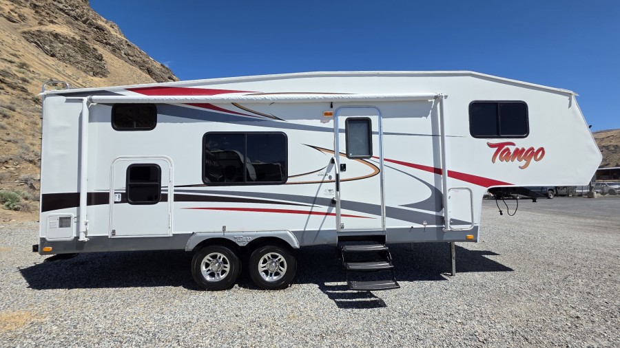 2008 Pacific Coachworks TANGO 2590BH 3