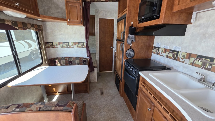 2008 Pacific Coachworks TANGO 2590BH 9